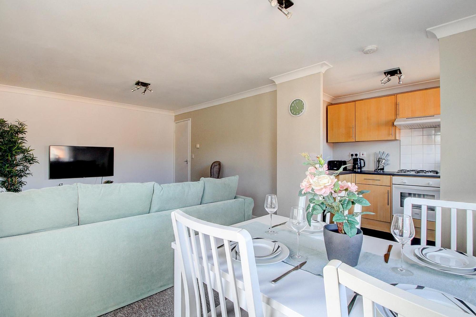 2 Minutes From Mk Central By Car- 2 Bed Apartment - 2 Free Parking Spaces- Hosted By Stayinmk Milton Keynes Bagian luar foto