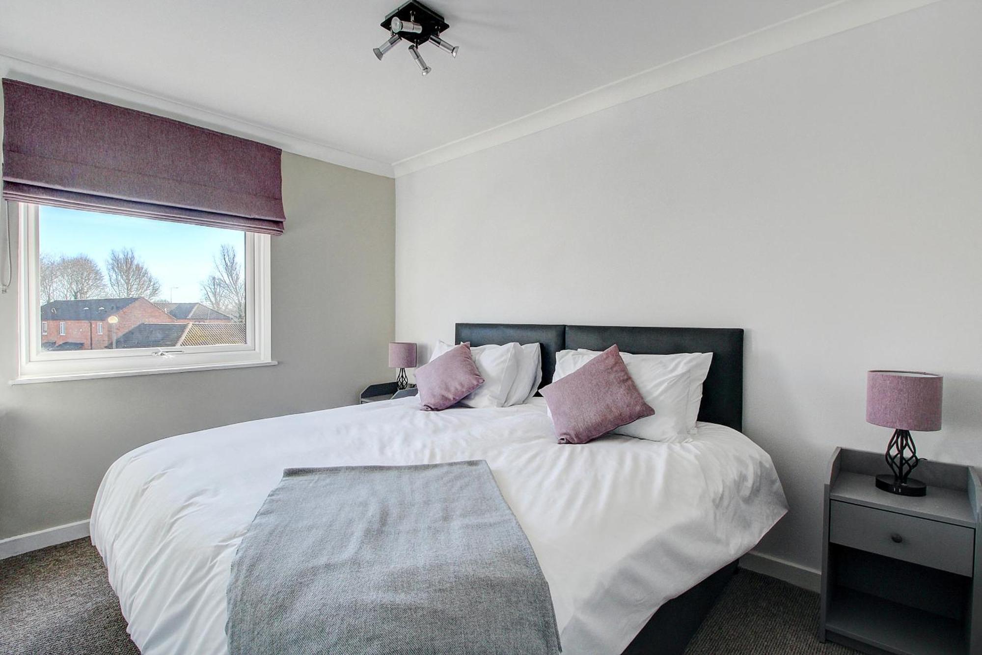 2 Minutes From Mk Central By Car- 2 Bed Apartment - 2 Free Parking Spaces- Hosted By Stayinmk Milton Keynes Bagian luar foto
