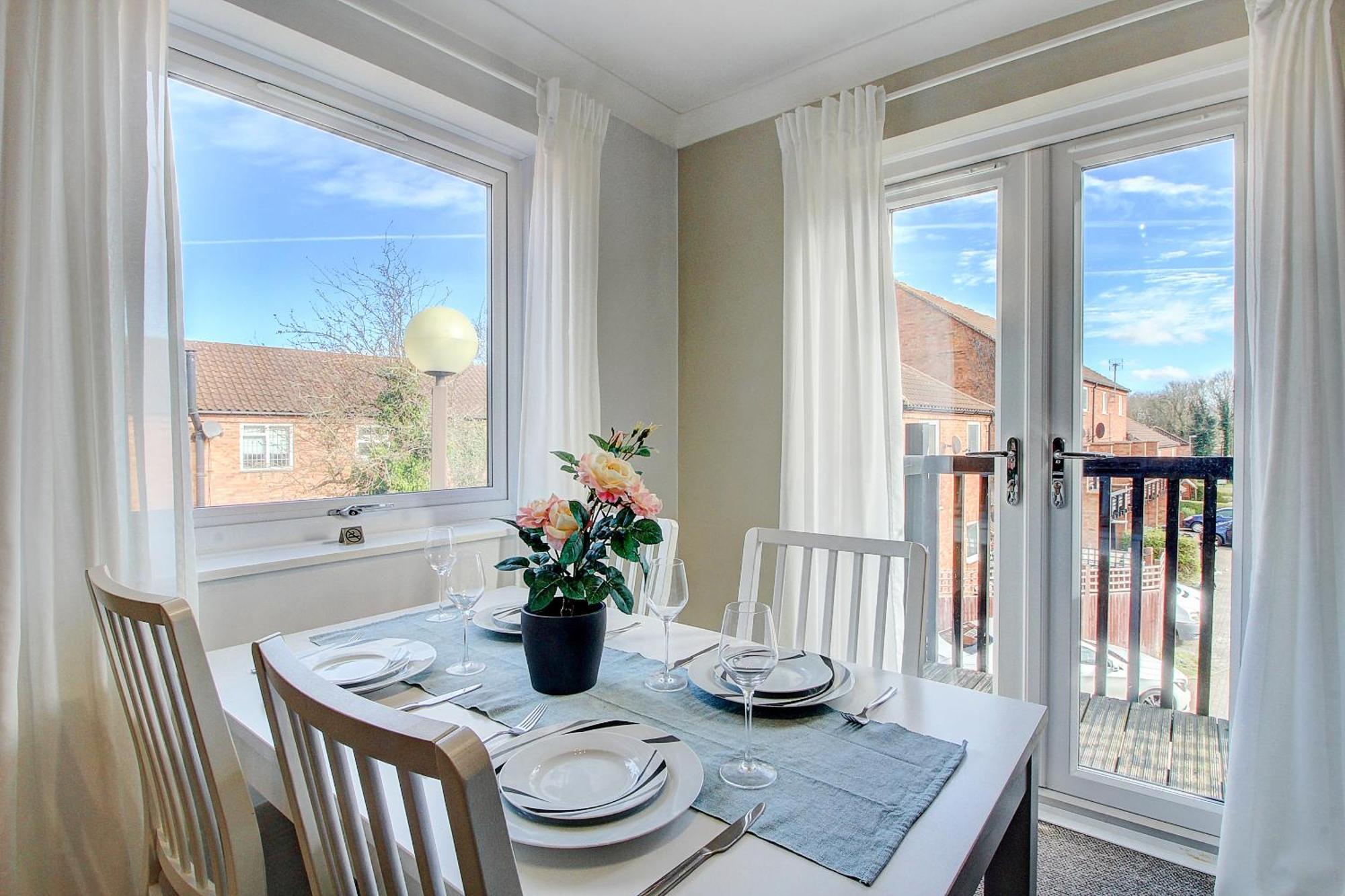2 Minutes From Mk Central By Car- 2 Bed Apartment - 2 Free Parking Spaces- Hosted By Stayinmk Milton Keynes Bagian luar foto